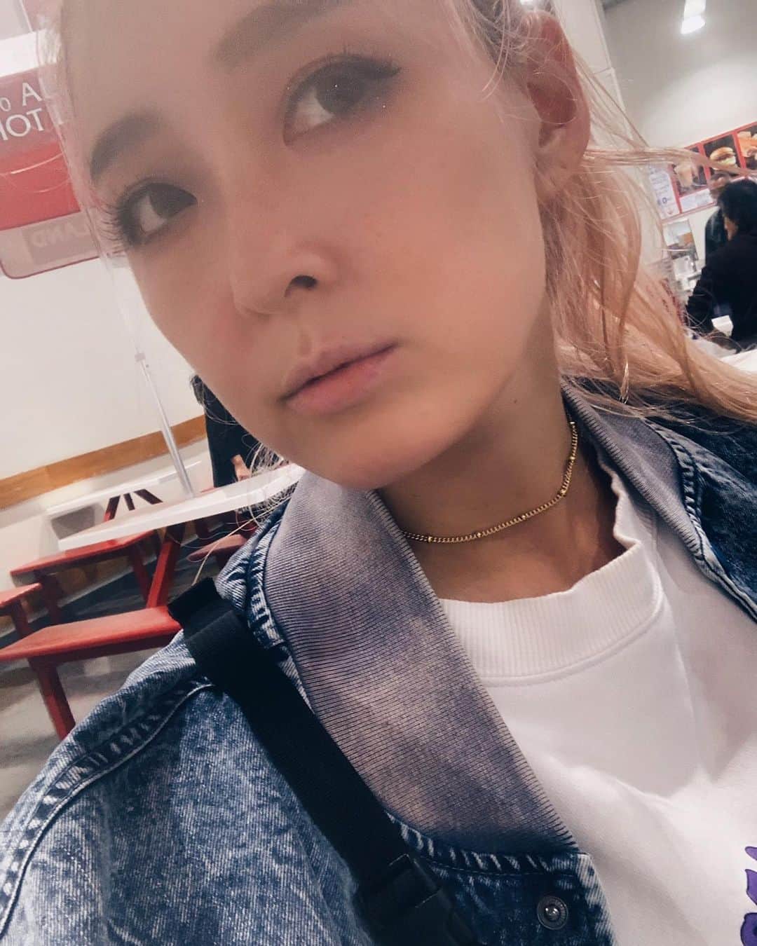 jyA-Me（ヤミー）のインスタグラム：「✨💍✨ 息子が少し大きくなって、 一緒にいてもアクセサリーが楽しめるのようになって嬉しいな😭❤️✨ スウェーデンのブランド @marcmirren は サージカルステンレスなので、 アレルギー体質な私でも着用出来ます🎵 華奢なチョーカーがとってもお気に入り❤️  2021/1/10まで15%offのディスカウントコードを どなたでも使えるので、 是非利用して下さい💯 ディスカウントコード:  jyame15 . #marcmirren #detailsbymm  #マークミレン #北欧ジュエリー#pr」
