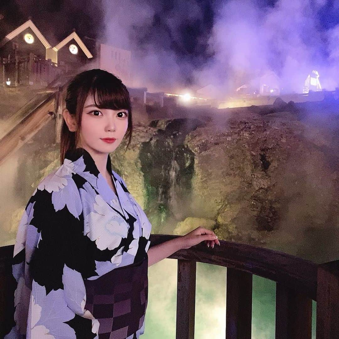 SAKIさんのインスタグラム写真 - (SAKIInstagram)「初めて草津温泉に行ってきた✌️❤️ 8度の中、裸足で下駄履いてた😂 ・ ・ ・ #草津温泉 #草津温泉旅行 #草津温泉グルメ #草津温泉カフェ #草津温泉湯畑 #草津温泉 #湯畑 #湯畑ライトアップ #浴衣 #浴衣女子 #浴衣美人 #浴衣コーデ #釣りガール #スノボ女子 #釣り女子 #スノボー女子」10月24日 21時05分 - iam_saki912