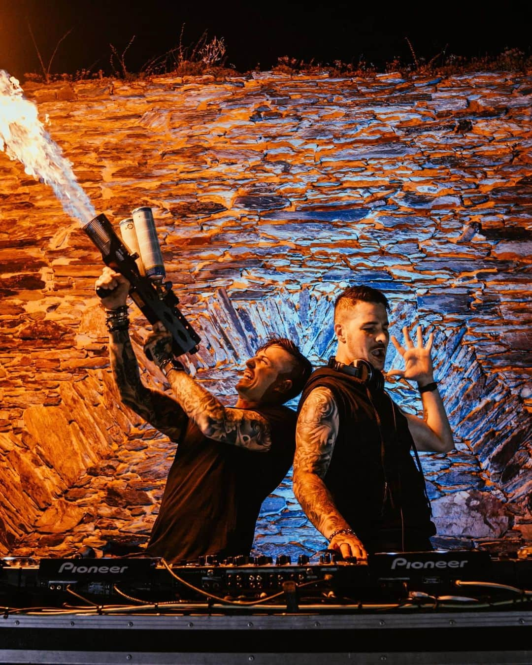 Blasterjaxxさんのインスタグラム写真 - (BlasterjaxxInstagram)「Happy birthday little brother! 🥳 29 years and more then 1/3 of it as Blasterjaxx. Another year that brought us closer. We ride together, we die together, Blasterjaxx for life ❤️  #happybirthday #blasterjaxx #badboysforlife」10月24日 21時09分 - blasterjaxx