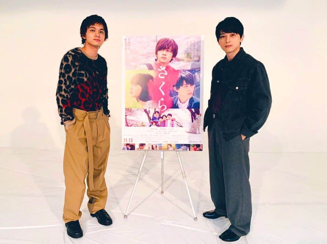 北村匠海のインスタグラム：「[#TakumiMagazine] SakuraMovie ‘s Tweet on October 24, 2020.  発売中の #SPUR 12月号 「吉沢亮のTAKE YOUR SEAT」 取材時のお写真をお届け✨  #吉沢亮 さん、#北村匠海 さんの兄弟対談、ぜひチェックしてください！！ — SPUR December issue "Ryo Yoshizawa's TAKE YOUR SEAT" on sale! We delivered the photos at the time of the interview!  Check out the brotherhood talks between #RyoYoshizawa and #TakumiKitamura !  #さくら #DISH//」