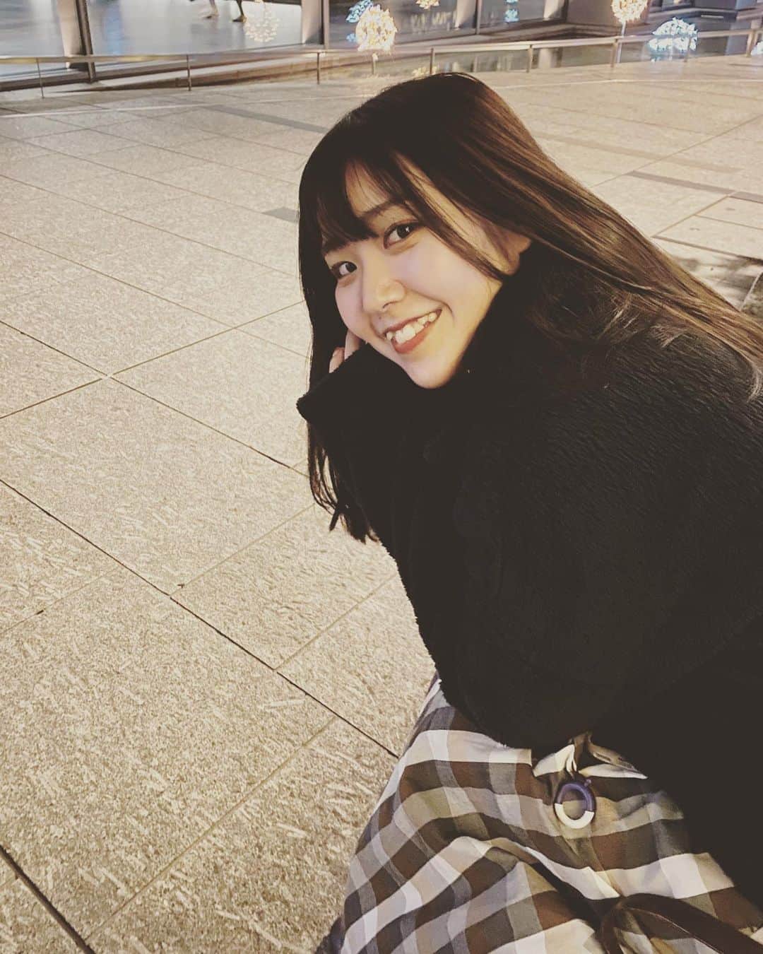 若森咲葉のインスタグラム：「🎞🎞  こちらも冬っぽくてお気に入りの写真です✌️ 彼女感もある気が…😎✨  今日は投稿の準備を進めています！色々やりたいこと、やってみたいことが沢山あって、時間が足りない…😢😢  でも全部挑戦したいです！💥🔥💨  そろそろ海外旅行の写真も投稿したいのですが、投稿数が間に合わないので、これからはお昼に投稿することも増えるかもしれません🌚🌞🌝  チェックしていただけると嬉しいです🤍🤍」