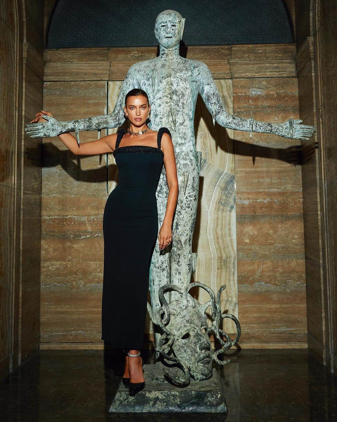 ジャンニヴェルサーチさんのインスタグラム写真 - (ジャンニヴェルサーチInstagram)「Posing with a sculpture from Versace's private art collection, @irinashayk is styled in a #VersaceFW20 evening look. @vogueczechoslovakia #VersaceEditorials  Photography: @morellibrothers Editor-in-Chief: @andreabehounkova Creative Director: @kralicek Styled by @albamelendo」10月24日 21時19分 - versace