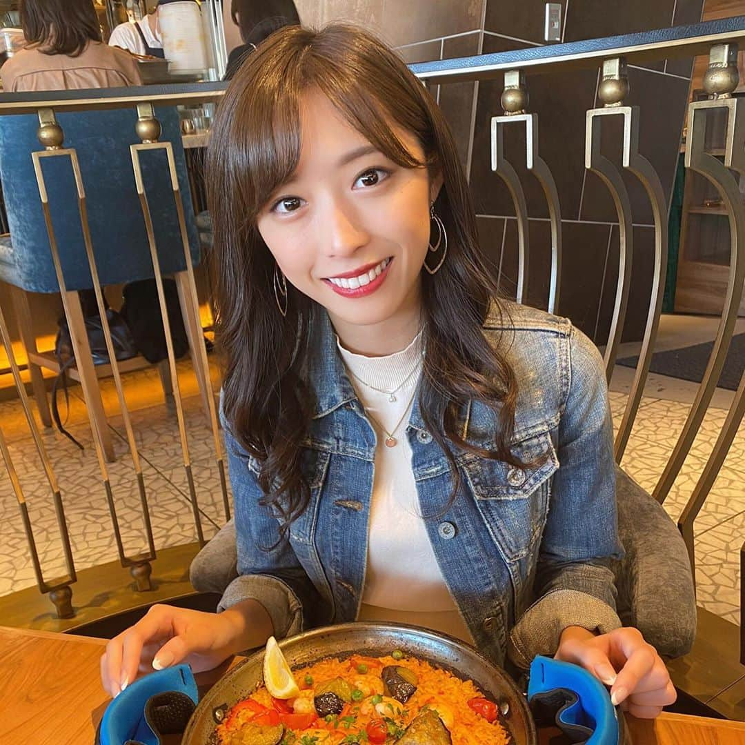 依田奈波さんのインスタグラム写真 - (依田奈波Instagram)「パエリアランチ🥘  渋谷「La Coquina cerveceria」 綺麗な景色と美味しいパエリア幸せだった〜🥰 2枚目から食べ物のドアップです笑  前菜もとっても美味しかった😋  #ぺらもぐななみん #ぽちっとななみん #青山ミスコン2020 #青学ミスコン #渋谷ランチ #スクランブルスクエア #パエリア #秋コーデ #デニムジャケット」10月24日 21時21分 - nanami_yoda