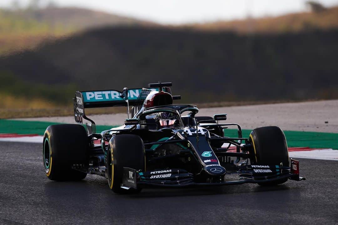 MERCEDES AMG PETRONASさんのインスタグラム写真 - (MERCEDES AMG PETRONASInstagram)「Us 👉👈 Portimao. Like love at first sight. 🙏 Hit that ❤️ if you’re loving the awesome Algarve circuit」10月24日 21時24分 - mercedesamgf1