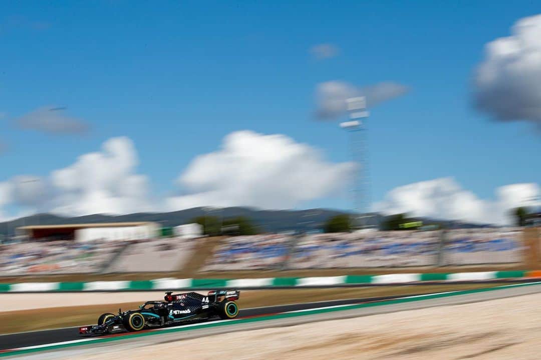 MERCEDES AMG PETRONASさんのインスタグラム写真 - (MERCEDES AMG PETRONASInstagram)「Us 👉👈 Portimao. Like love at first sight. 🙏 Hit that ❤️ if you’re loving the awesome Algarve circuit」10月24日 21時24分 - mercedesamgf1