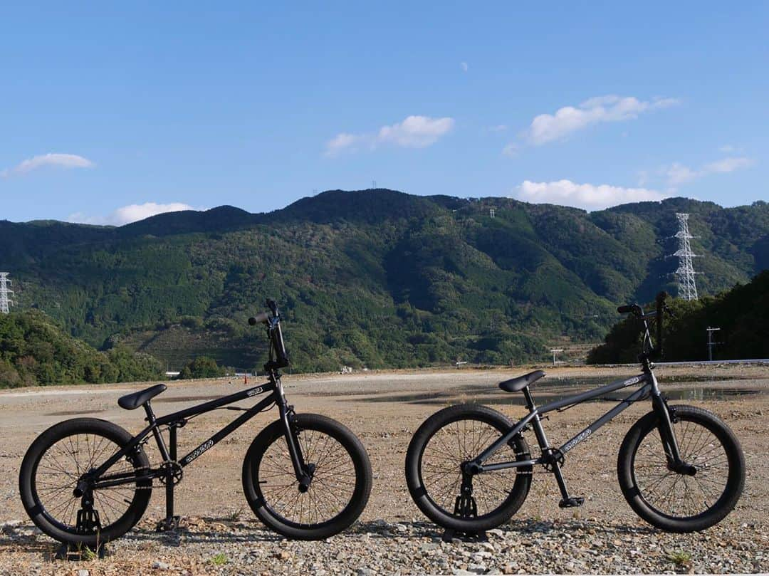 宇野陽介さんのインスタグラム写真 - (宇野陽介Instagram)「本日も、2021年モデルの準備。 SWORD complete bike 超良い出来です！ #aresbikes #bmx #completebmx #freestylebmx #20inch #street #flatland #matblack」10月24日 21時26分 - yorkuno