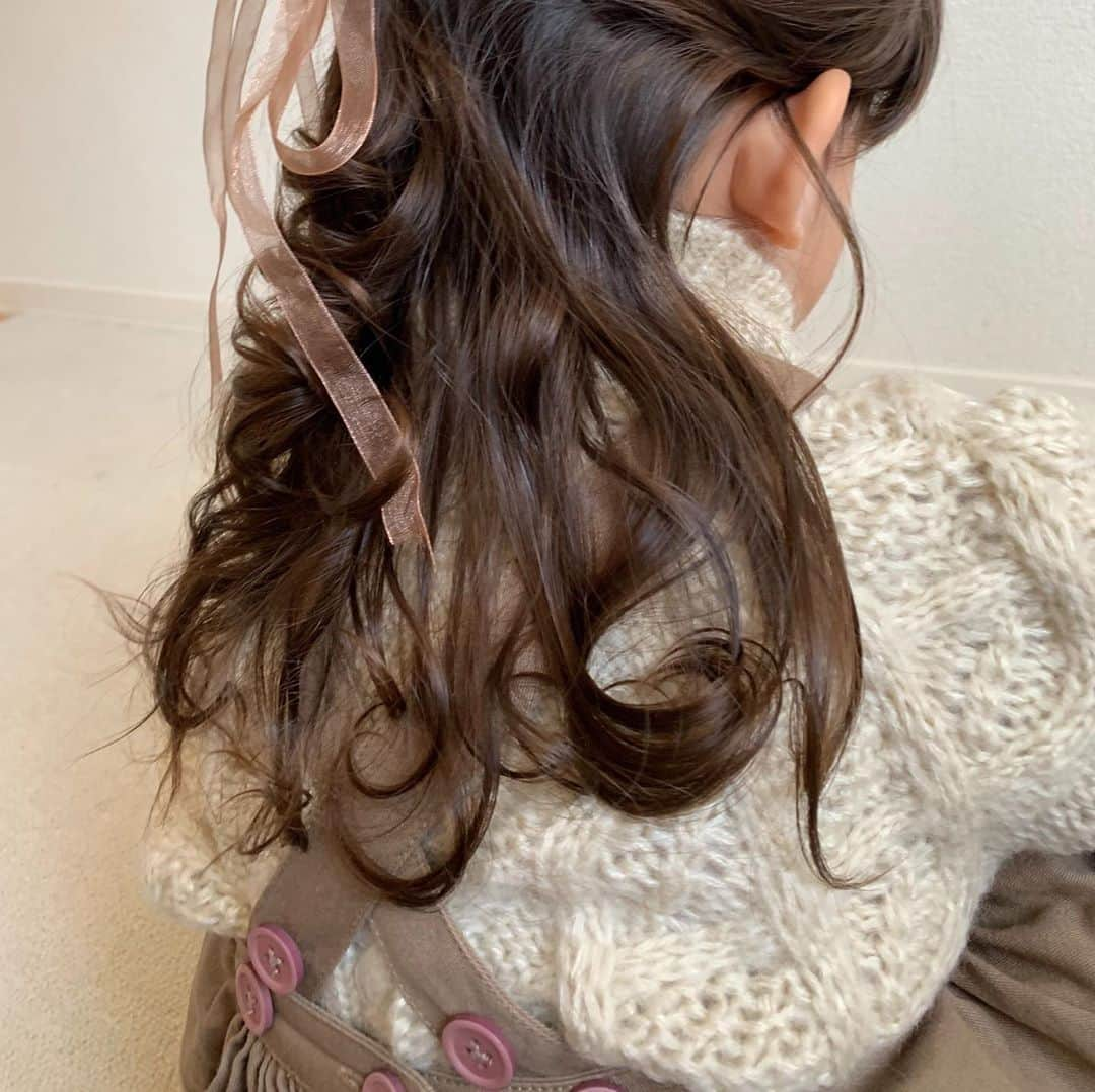 菅谷梨沙子さんのインスタグラム写真 - (菅谷梨沙子Instagram)「髪やって〜っと簡単ヘアレンジを୨୧ オシャレだいすき、プリンセスだいすきな長女です👸🏻⋆⸜   ハイネックケーブルニットは　@__select_jam さんにて。 coming soon…✴︎  #kidsfashion#子供服#女の子」10月24日 21時26分 - risako_sugaya