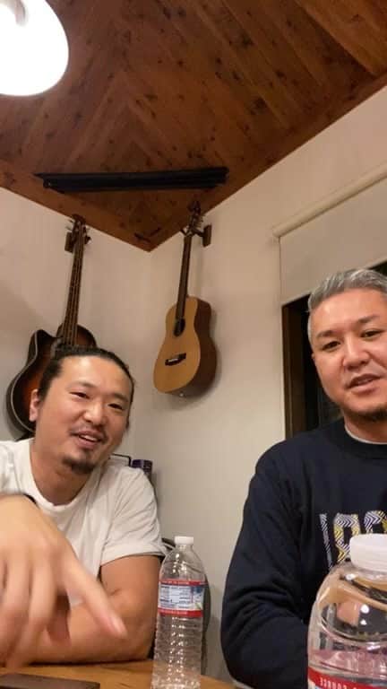 今日ヤバイ奴に会ったのインスタグラム：「飲んでます」