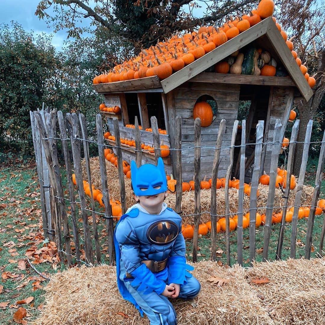 サム・フェアーズのインスタグラム：「What’s up, pumpkin? 🎃😍」