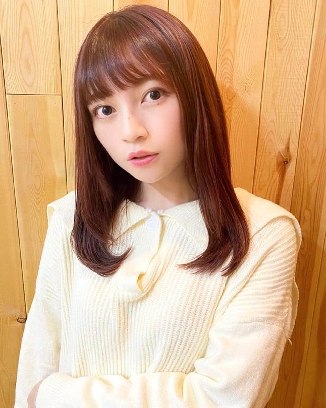 廣川奈々聖のインスタグラム：「ちょっと前にメンテナンスへ〜✂️🐶﻿ ﻿ いつもありがとうございます！﻿ 相変わらずピンクブラウン☁️♡﻿ ﻿ ﻿ ﻿ ﻿ #美容院#内巻きワンカール#ヘアスタイル#ピンクブラウン#hairstyle」