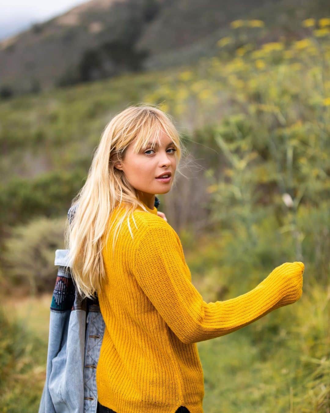 ロキシーさんのインスタグラム写真 - (ロキシーInstagram)「Living in the Stellar Nights Sweater & Rooney Hooded Denim Jacket on those crisp Fall mornings」10月24日 21時40分 - roxy