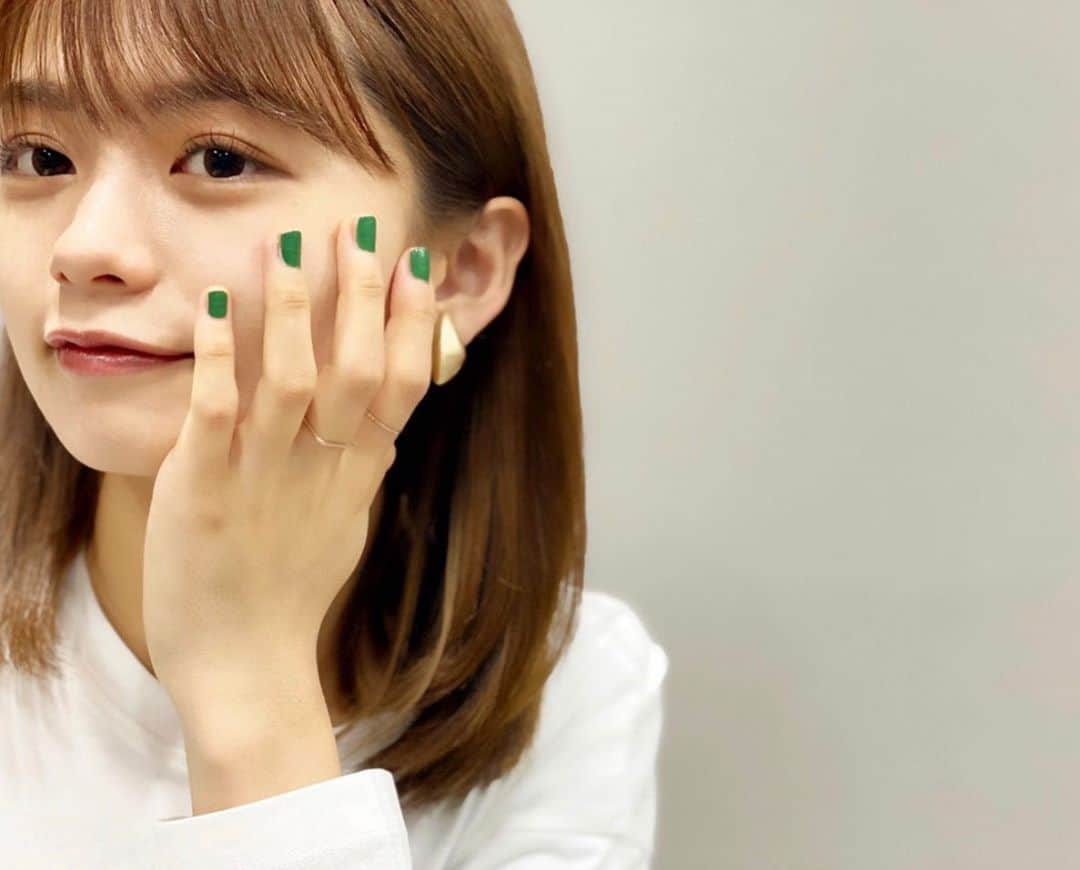 足立佳奈のインスタグラム：「🤍💚」