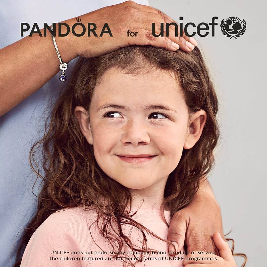 PANDORAさんのインスタグラム写真 - (PANDORAInstagram)「Support young voices in fulfilling their potential with the Pandora for UNICEF 🌎 charm. We donate €15 from each charm sold to help UNICEF empower vulnerable children worldwide. #PandoraForUNICEF #CharmsForChange」10月24日 21時44分 - theofficialpandora
