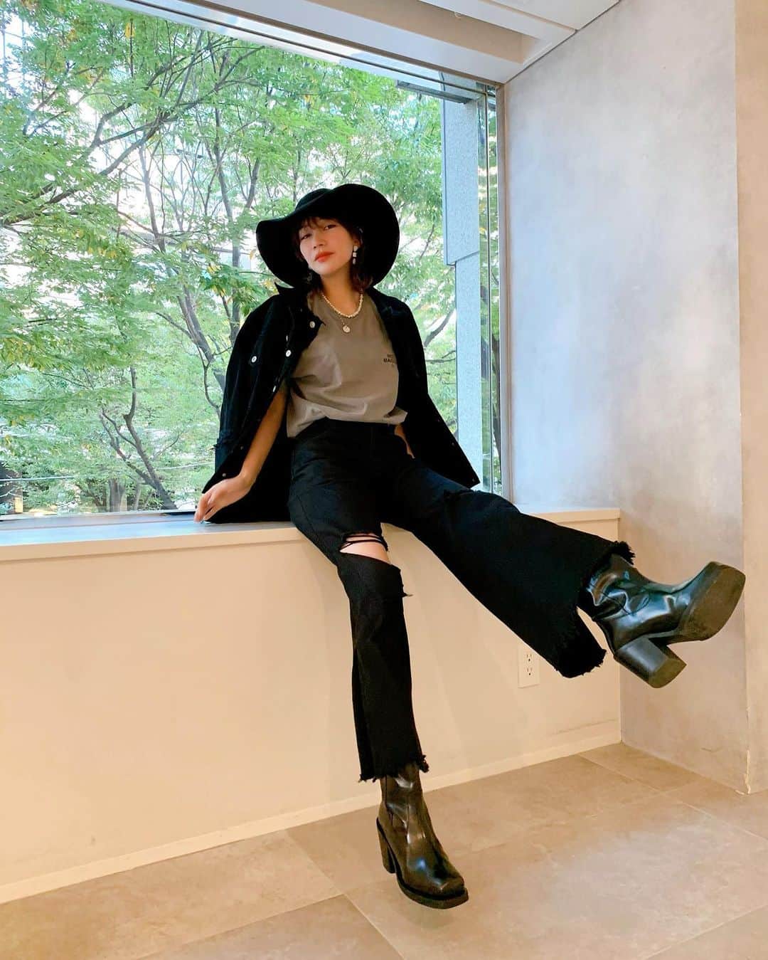 山本ソニアのインスタグラム：「ファミリーディナーでした🦋  なんか東京の秋気分は毎年ゆるっとモードな感じだな〜」