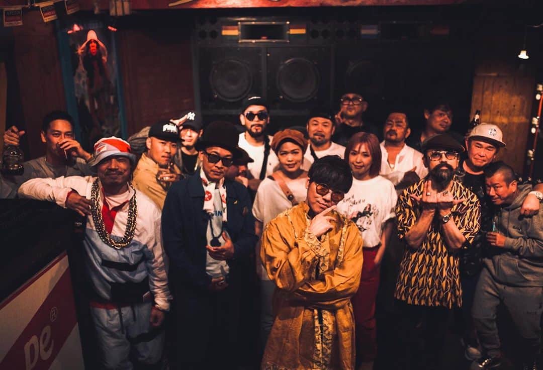 TAK-Zのインスタグラム：「🔥MV解禁🔥 明日はリリパ & Road to祭り、オンライン画面越しにエール下さい！ 今までで一番のエンターテインメント魅せます✊🏾🍆 #RunTownWe #健全レゲエ #レゲエはいいぞ」