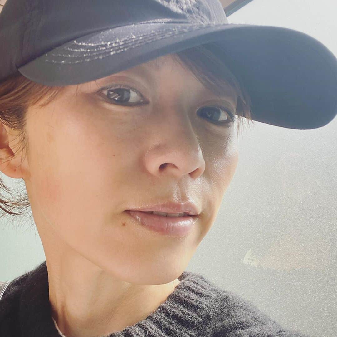 畑野ひろ子のインスタグラム：「私も、8年以上愛用している　@environ_jp のCークエンス。使い始めてから、ヘアメイクさんに肌が安定してきたねと褒められるようになったのは、本当エンビロンのおかげ😆 どこで買えるの？とよく聞かれていたけど、今回、伊勢丹新宿でエンビロンのCークエンスのトライアルセットも限定で販売してます😊11/3までのポップアップみたいなので気になっていた方は、是非👍」