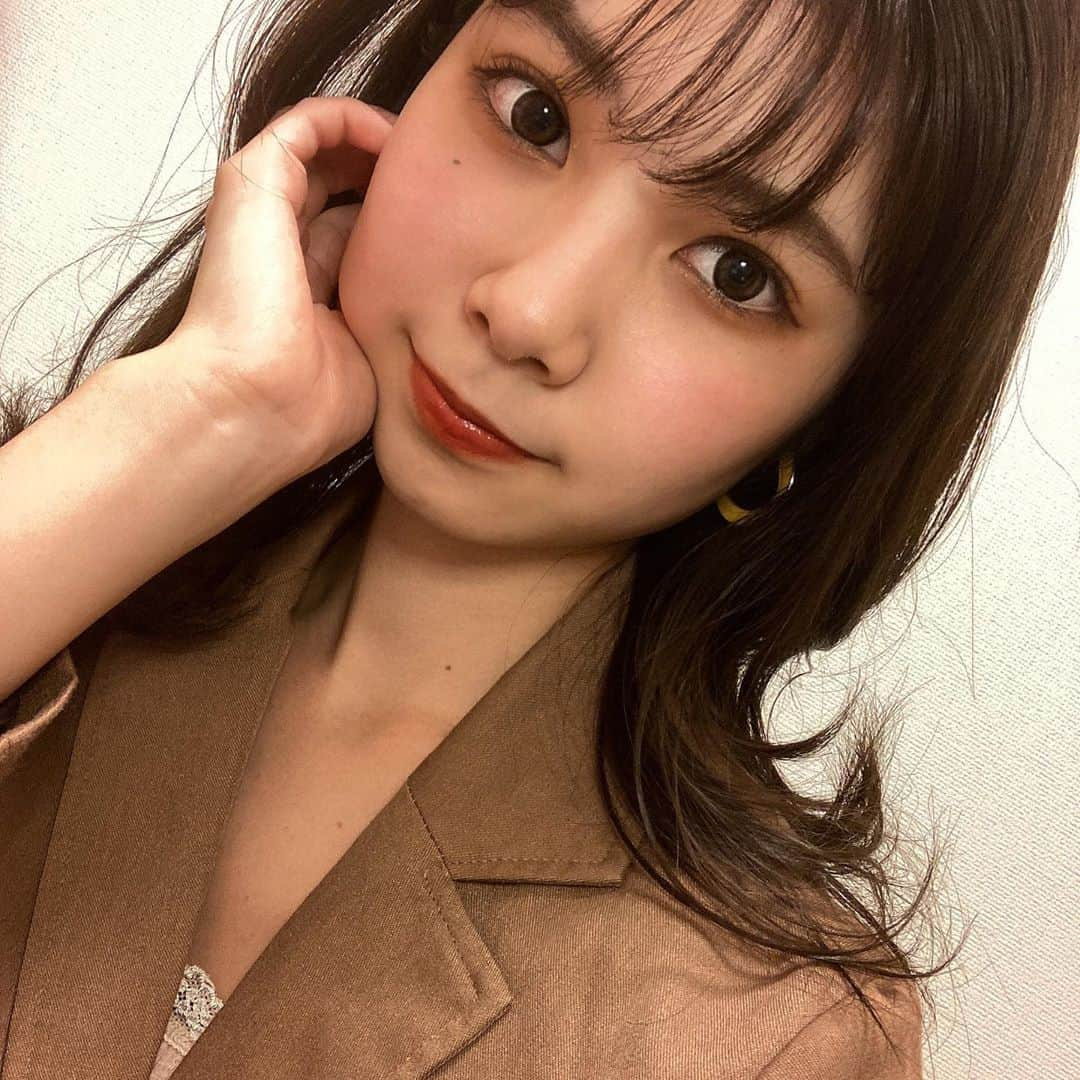 山﨑愛麻さんのインスタグラム写真 - (山﨑愛麻Instagram)「皆さんこんばんは🌛  久しぶりの自撮りです🤳 秋はメイクも濃くなりがちです🍂  明日から皆さんに告知することが沢山 あり、ストーリー等が騒がしくなると 思いますごめんなさい🙇🏼‍♀️  寝る前に #えまにぽちっとな  してくれたら嬉しいです🌛  #國學院大學 #ミスコン2020 #ミスコンテスト #ミス國學院  #山崎愛麻  #えまにぽちっとな  #秋メイク  #秋服  #自撮り  #zara  #ブラウンメイク」10月24日 21時52分 - ema_yamazaki