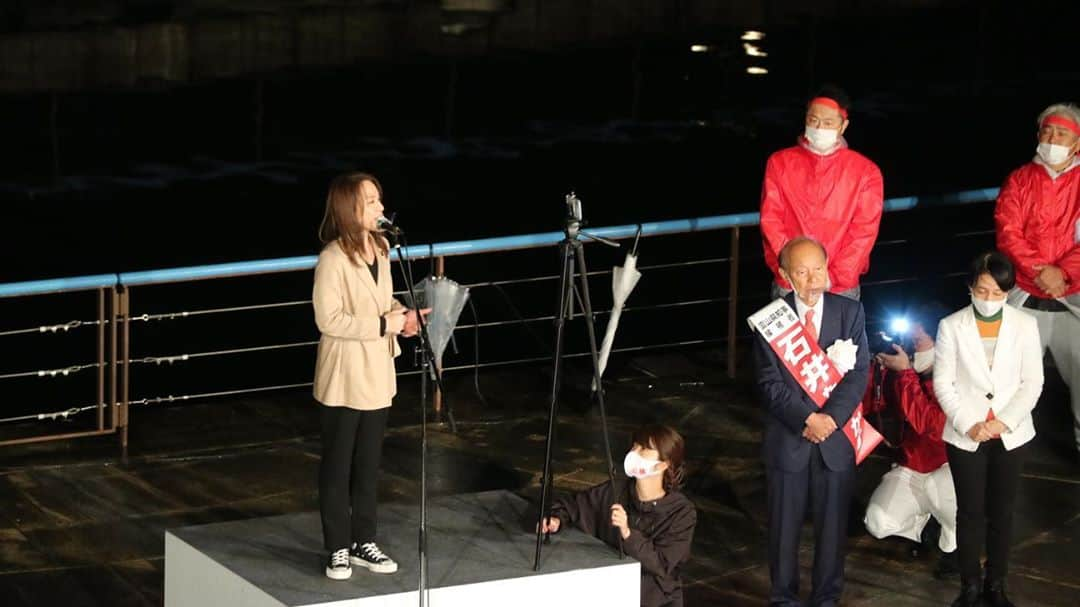 今井絵理子さんのインスタグラム写真 - (今井絵理子Instagram)「【富山県知事選挙】  豊橋市から富山県へ！  明日25日は富山県の未来を決める大切な知事選挙！  富山県に手話言語条例を制定してくださった石井たかかず候補を応援📣 障がいのある方たちに寄り添い、耳を傾けてこられました。  若者の起業の後押しや子育てしやすい環境整備など、4期16年の豊富な行政経験と実績があります。  皆さん、石井たかかず候補の応援よろしくお願いします！  #富山県 #知事選 #石井たかかず #手話🤟 #経験と実績 #がんばろう #今井絵理子 #選挙応援 #活動」10月24日 22時03分 - erikoimai0922