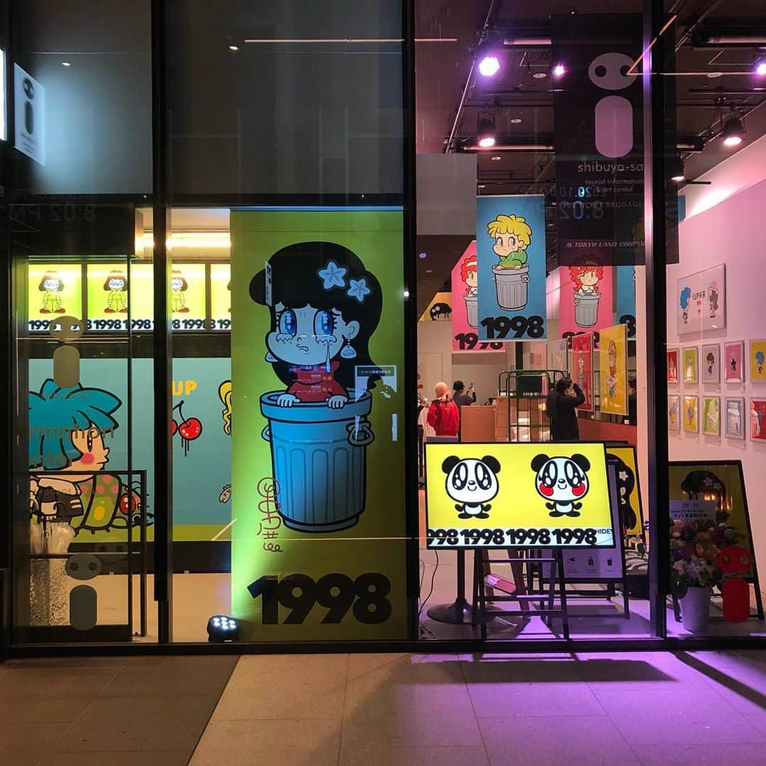 田中秀幸のインスタグラム：「いよいよ明日まで。 田中展1998 @shibuyasan_  渋谷フクラス1F   #illustration #art #bustamove #supermilkchan #superlovers #誰かが見ている #香取慎吾 #ジェネ犬」