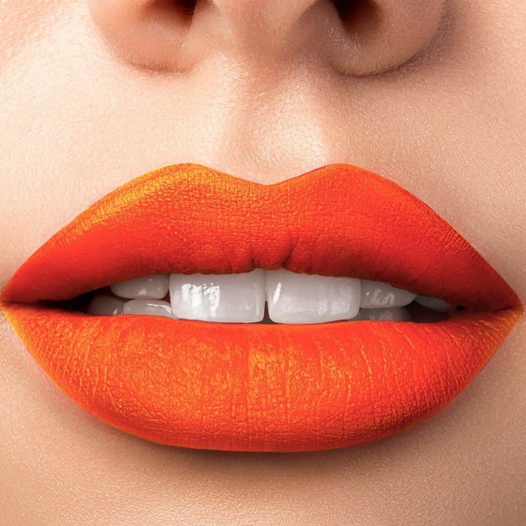 Palladio Beautyさんのインスタグラム写真 - (Palladio BeautyInstagram)「*Whispers* and if you're going to call me a witch, make sure to put spooky in front of it 🕯️🦇🕸️  Get this witchin' look with our Herbal Lipstick in the shade Toasted Orange! 🧡  #PalladioBeauty #HerbalLipstick #iykyk」10月24日 22時02分 - palladiobeauty