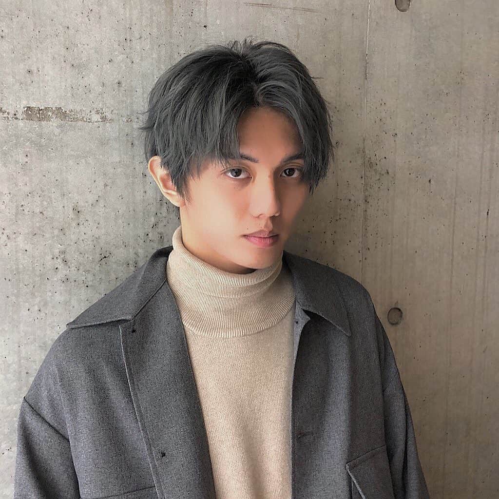 高橋怜也のインスタグラム：「.﻿ ﻿ ﻿ 今日はしばらくもいいところの﻿ しばらくぶりに﻿ 髪をカットしました〜！﻿ ﻿ ﻿ beforeの写真がないのでどれだけ変わったか﻿ 伝わらないと思うけど﻿ 伸びっぱなしの激重だったから﻿ めっちゃスッキリした笑﻿ ﻿ 最高。ありがとう！！﻿ ﻿ @n_ryuki_1107  ﻿ ﻿ #ヘアースタイル  #メンズヘア  #センターパート」