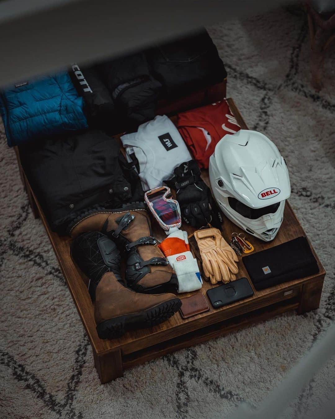 epidemic_motorsさんのインスタグラム写真 - (epidemic_motorsInstagram)「Visual packing by @gorm_moto   I always try to layout all I’m planning to bring for every trip as it’s much easier to see if you miss something and also if you start adding to much.  Currently packing for a quick getaway, this time hopefully camping. The weather is still looking ok and should be a good ride.  First image is all riding gear and second layout is the camping department. Camera gear is what’s missing and then it should be done and ready..」10月24日 22時08分 - epidemic_motors