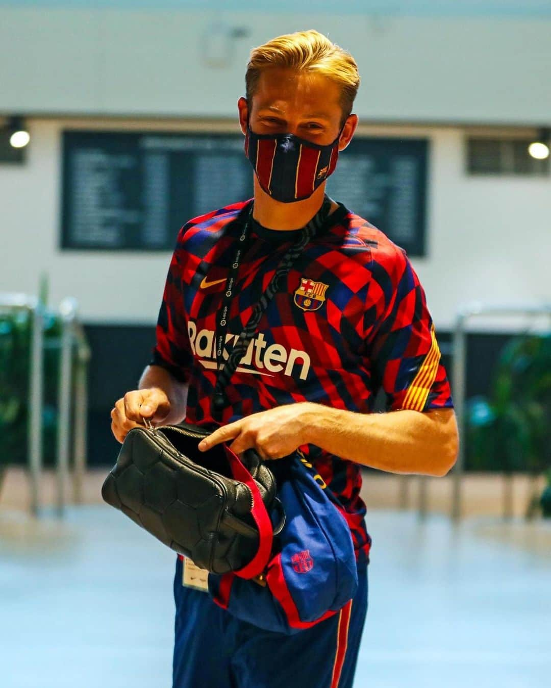 FCバルセロナさんのインスタグラム写真 - (FCバルセロナInstagram)「👋 We’re here! #ElClásico」10月24日 22時13分 - fcbarcelona