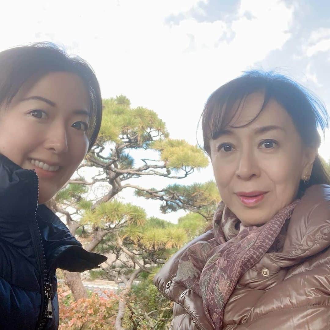 前田真里さんのインスタグラム写真 - (前田真里Instagram)「最近、母に似ているね、と1日に3回くらい 言われます🤣  あ、中身は、正反対🐇🐢 笑 私は、とてもマイペ～スです。  写真は、去年の紅葉写真。　  ＃nagasakilovers #長崎 #photocity_nagasaki」10月24日 22時15分 - maedamari