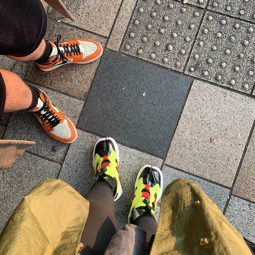 内田奈々さんのインスタグラム写真 - (内田奈々Instagram)「🤍🤍🤍First shoes🤍🤍🤍  ドナ子おじさんがプレゼントしてくれたサイズ1(7cm)のスニーカーが ジャストサイズ🥺  私も絶対買いたかったマルジェラリーボックを初おろし💛💛💛  靴下は、大昔に(くまモンが誕生したときだから、調べたら9年前だった😮) いつか自分が子供産む事ができたら…と、買った靴下😂夢叶った😂  #firstshoes #ファーストシューズ #tomsachs #nike #margielareebok」10月24日 22時18分 - nana_uchida