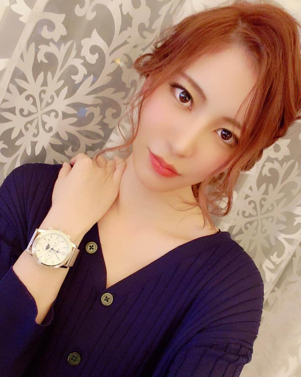 のインスタグラム：「. タイトル｢肩痛めてる系女子｣  時計 @loborjapan クーポンコードご使用で10パーセントオフになります😊 【rurulih】 (クーポン使用期限は1年間)  #lobor #ロバー #腕時計 #時計 #手元倶楽部」