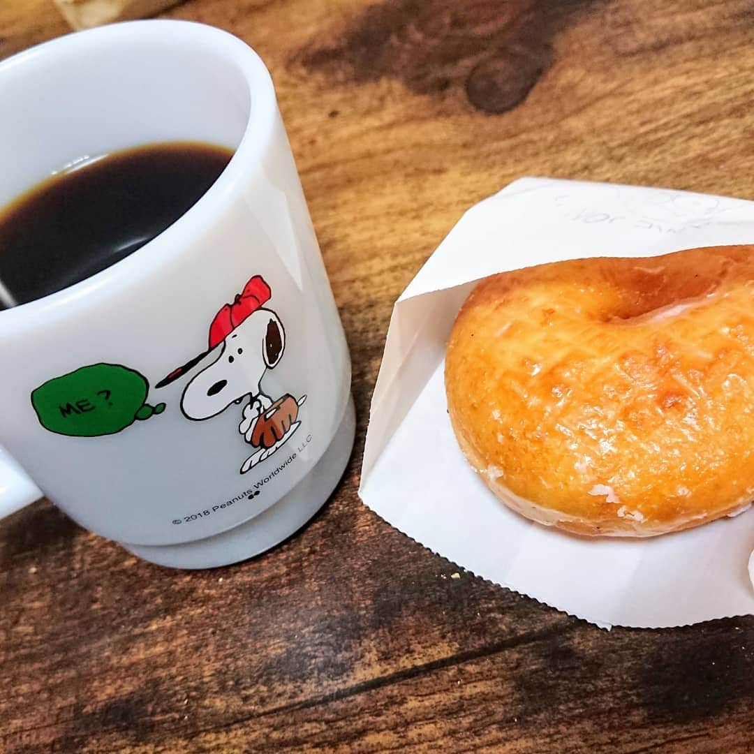 青木淳也さんのインスタグラム写真 - (青木淳也Instagram)「* * * ９月に平尾にオープンした 【TSUBAME DONUT】へー！ * コチラのドーナツはすべてに大豆を使用し 揚げる油にもこだわっているそうです！ 米を原料とした油で揚げることで重くなく めちゃくちゃヘルシーに楽しめる！ * ２階にはサボテンなど多肉植物が 展示販売されているので そちらもオススメです！ * * #ブルーリバー #ドーナツ #donut #donuts #cafe #カフェ #福岡 #fukuoka #福岡スイーツ #福岡カフェ #写真 #picture #photo #グルメ #福岡グルメ #絶品 #バリうま #スイーツ #スイーツ男子 #sweet #お笑い芸人 #tsubamedonut #ツバメドーナツ #平尾 #平尾グルメ #平尾カフェ #OldSUmmer #感謝」10月24日 22時26分 - blueriveraoki