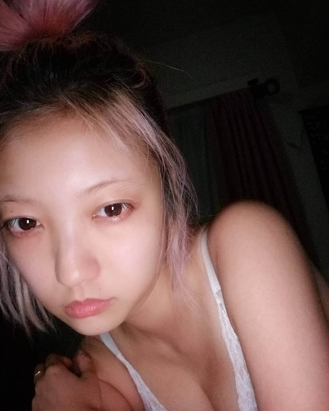 のインスタグラム：「I'll miss you buddy💓🐕  #stayhomefriend #pomechihua #dolllike #chilling #fitgirl #gymlife #nightnight」
