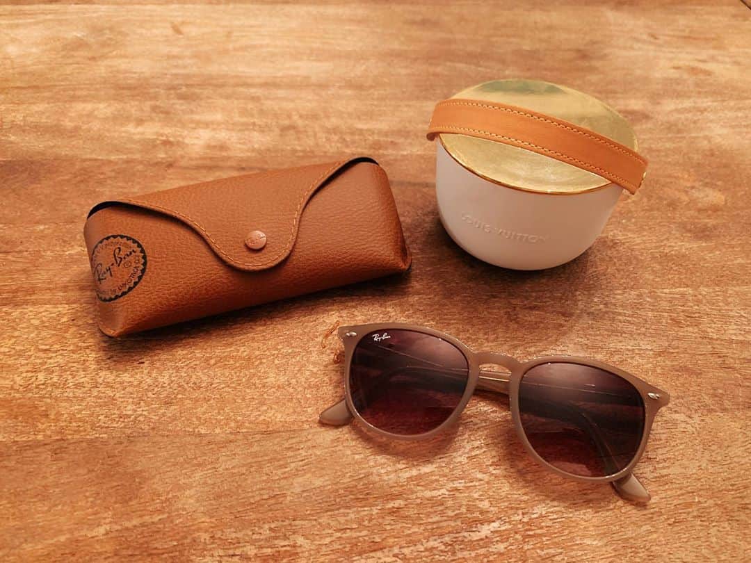住谷杏奈さんのインスタグラム写真 - (住谷杏奈Instagram)「･ 欲しかったRay-Vanのサングラス 買っちゃいました☺️ ･ #sunglasses#RayVan #でも今の時期 #サングラスにマスクしたら #完全に怪しいよね #まいっか」10月24日 22時39分 - annasumitani