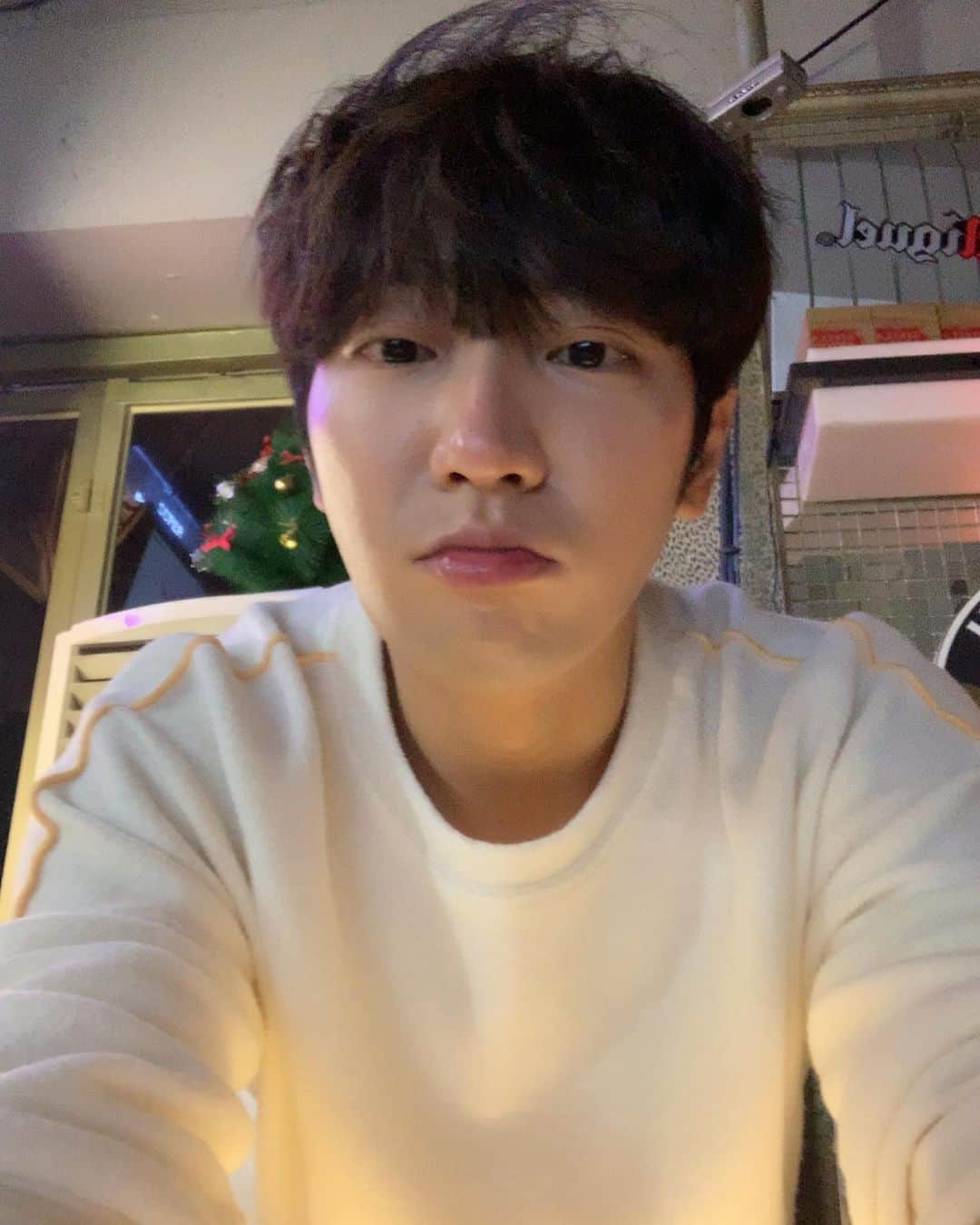 イ・サンヨプのインスタグラム：「굿밤하셔요」