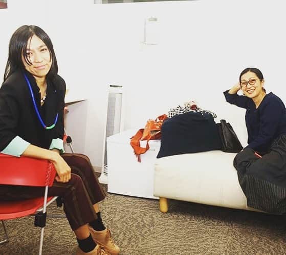 鶴田真由のインスタグラム：「UAの楽屋でおしゃべり❤️ #ua」