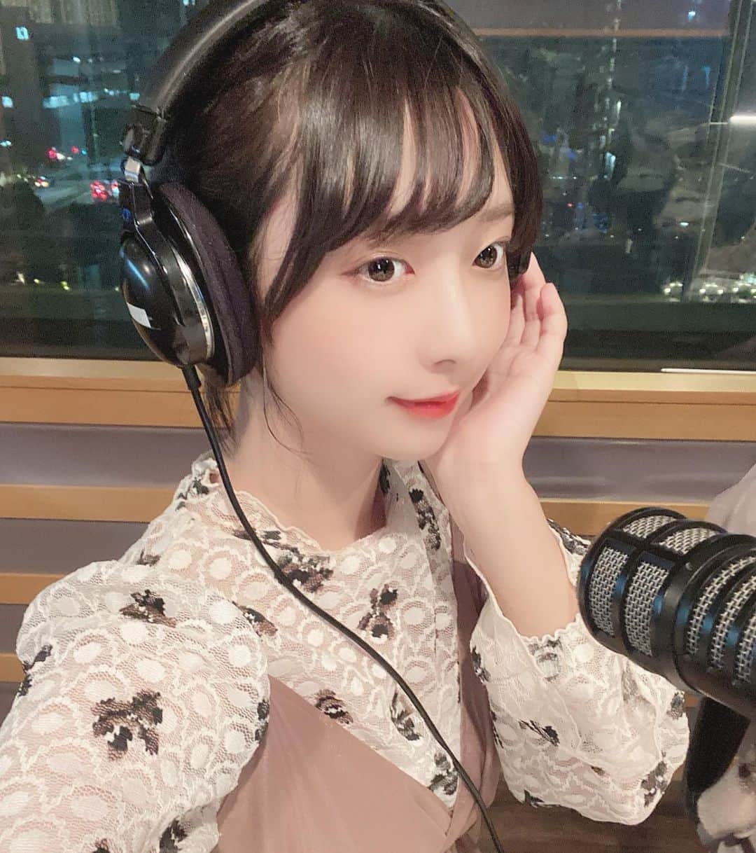 水湊みおさんのインスタグラム写真 - (水湊みおInstagram)「ラジオの収録でした📻💕 . みんな「#ババババンビ って言えると⁉︎RADIO」聴いてくれてますか？🥰 聴き逃した方はradikoのタイムフリーで1週間聴けるのでぜひ✨#バババ897 で感想待っとるよ〜💙」10月24日 22時43分 - minato__mio