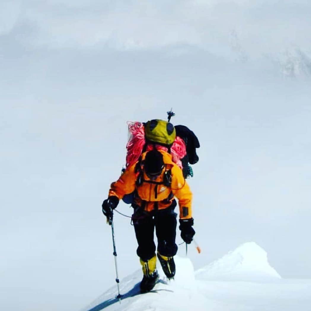 ルル フロストのインスタグラム：「No challenge too great.  Steady walk upon your own personal ridgeline 🏔️ ... One foot in front of the other, again and again. Because you must, and because you can. 🧡❤️🧡」