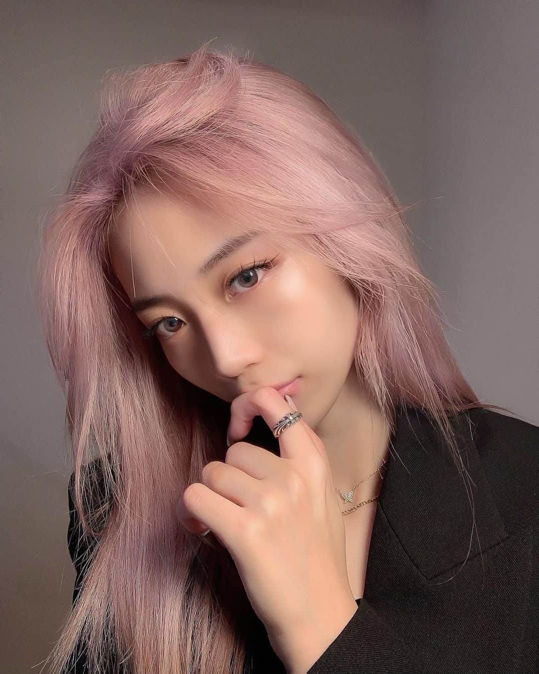 原涼香のインスタグラム：「𝑁𝑒𝑤 🤍 ロゼが可愛すぎて真似しちゃった🧎🏻‍♀️ ㅤㅤㅤㅤㅤㅤㅤㅤㅤㅤㅤㅤㅤ」