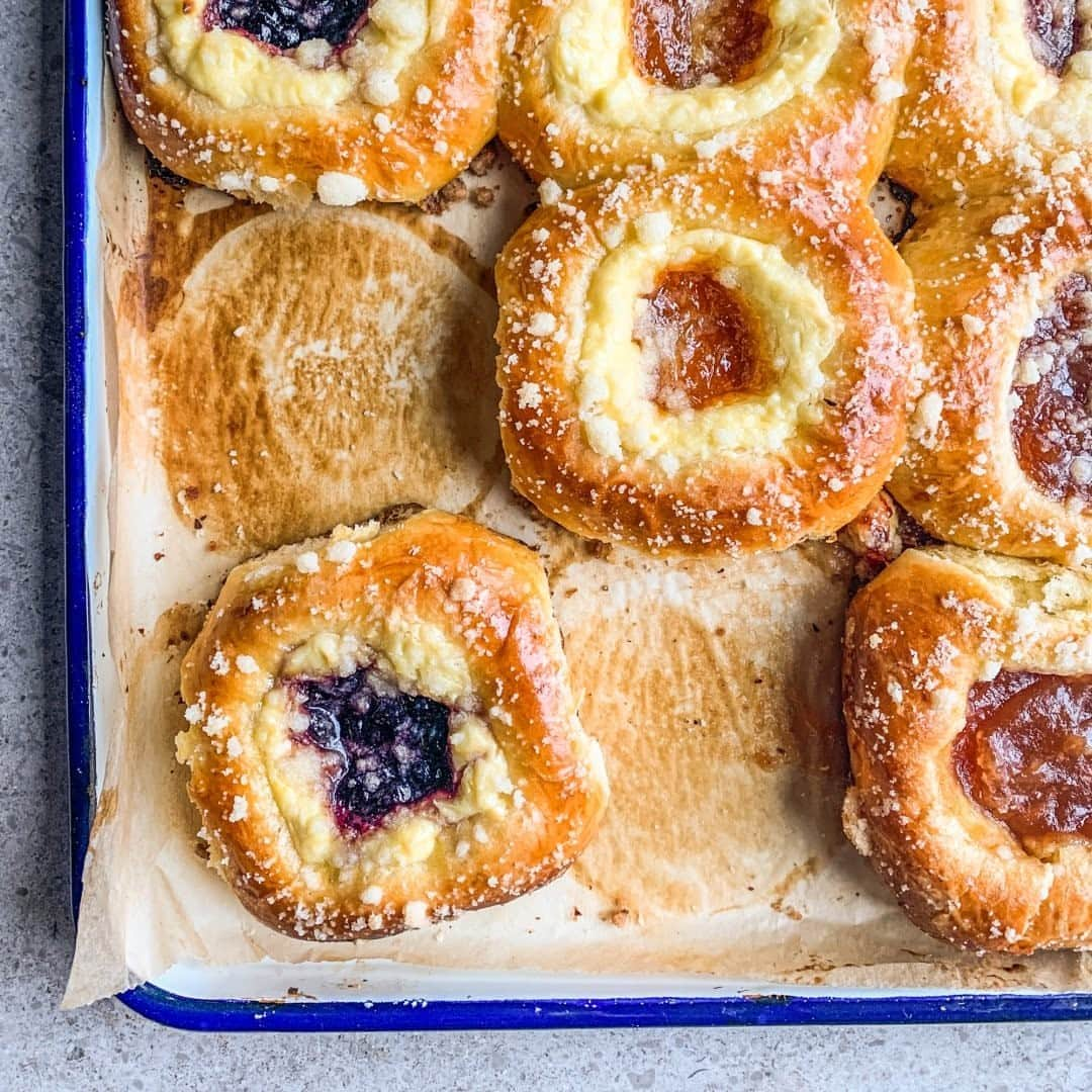 Food & Wineさんのインスタグラム写真 - (Food & WineInstagram)「Kolaches are always the answer! Andrea Slonecker recalls eating them at weddings, bake sales, and polka dances while growing up in Nebraska. Tap the link in our bio for her step-by-step guide for making them at home (plus how to freeze some for later!). #FWCooks 📷: @andreaslonecker」10月24日 23時15分 - foodandwine