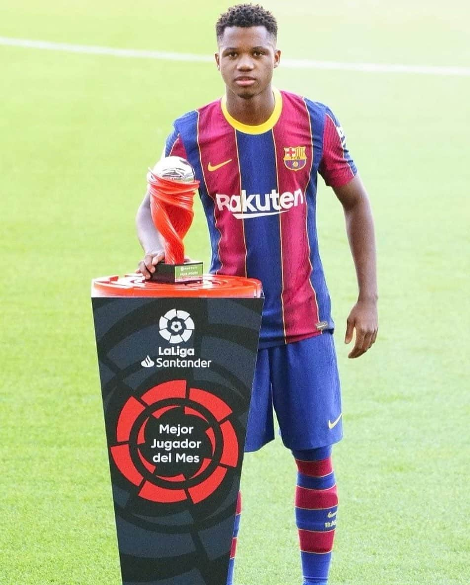 LFPさんのインスタグラム写真 - (LFPInstagram)「🌟 @ansufati 🌟  💙❤️ @fcbarcelona received the Award for September Player of the Month in #LaLigaSantander!  🌟 #AnsuFati   💙❤️ ¡El jugador del #Barça ha recibido el premio a Mejor Jugador de octubre de #LaLiga Santander!  #ElClásico #Award #MVP #YouHaveToLiveIt #HayQueVivirla」10月24日 23時21分 - laliga