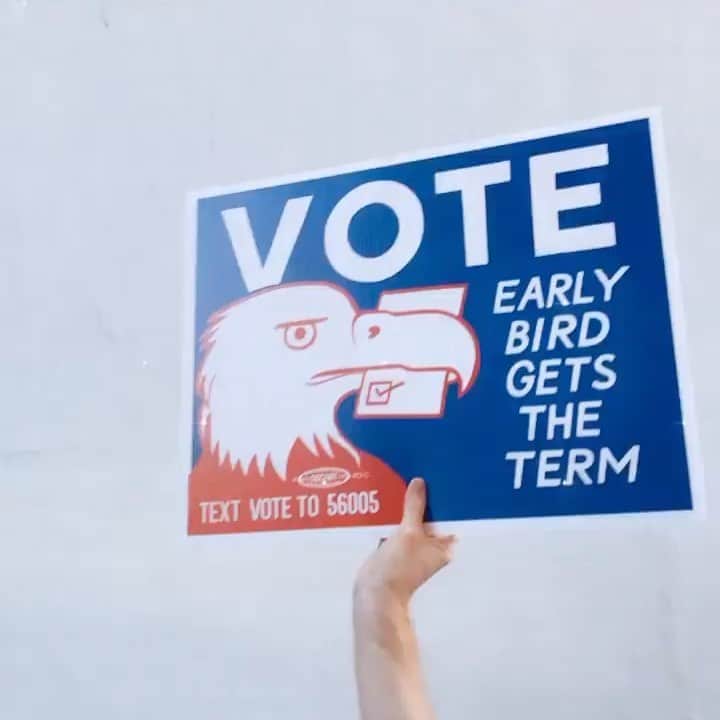 マップトートのインスタグラム：「Early Voting Starts in NYC today! Send us a pic with your "I Voted" sticker or with your mail-in ballot and we'll send you a code for 20% OFF the site! #VotingRocks Head to the link in bio to find a polling place near you!⁠⠀ .⁠⠀ Thanks @steveespopowers for the sign!」