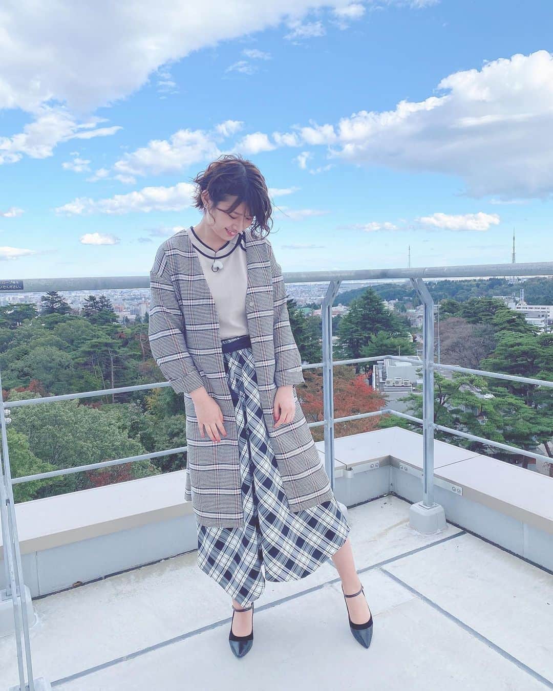 のインスタグラム：「青空がとっても綺麗〜！ . #サタデーウォッチン #衣装」