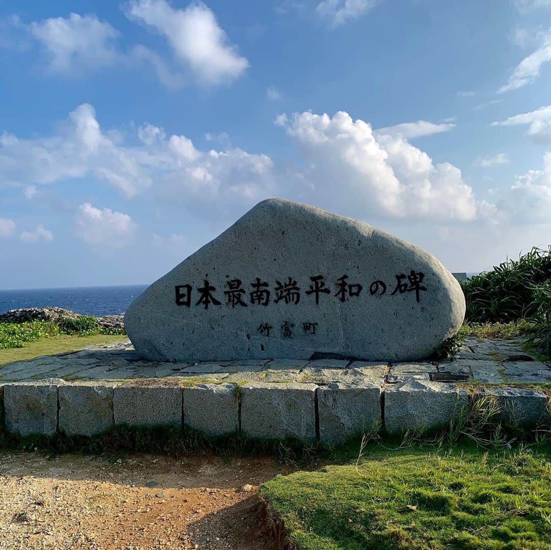 岩澤史文さんのインスタグラム写真 - (岩澤史文Instagram)「日本最南端の有人島に1週間弱行って来ました。現地のおじいちゃんと朝ご飯食べて、お酒飲んで何もない最高な時間を過ごしてました。沖縄最高。動画アップしたのでチェックお願いします！」10月24日 23時38分 - shimon_mdaskater