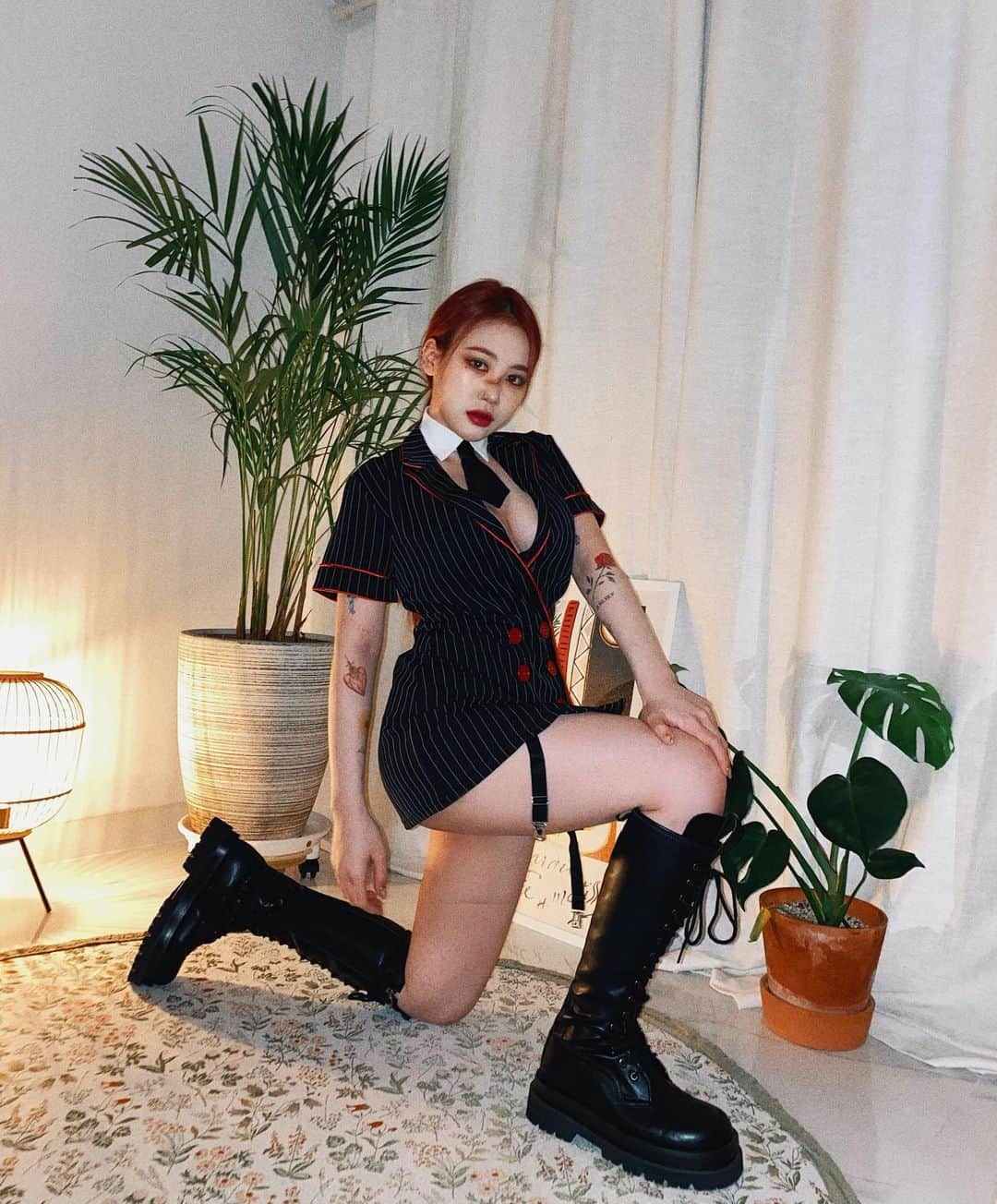 パク・ジミン のインスタグラム：「Early Halloween🖤」