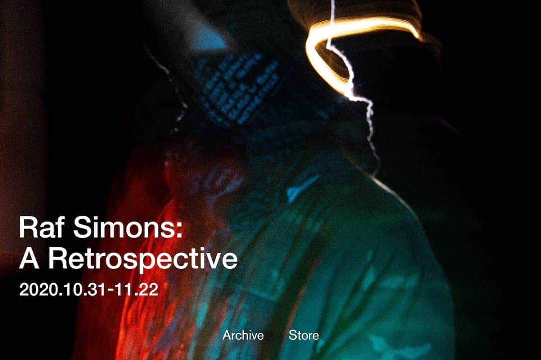 WWDジャパンさんのインスタグラム写真 - (WWDジャパンInstagram)「ニュース：ラフ・シモンズのアーカイブにフォーカスした展覧会が渋谷で開催　ディレクターを務めた「ジル サンダー」などのアイテムも  東京・渋谷、神南の古着店、アーカイブストア（Archive Store）はアーカイブアイテムでラフ・シモンズ（Raf Simons）の軌跡をたどる展覧会「Raf Simons: A Retrospective」を10月31日～11月22日に開催する。  自身の名前を冠した「ラフ シモンズ（RAF SIMONS）」の90年代から現在までのアーカイブを約100点を展示するほか、ディレクターを務めていた「ジル サンダー（JIL SANDER）」と「カルバン・クライン（CALVIN KLEIN）」のアーカイブも同時に展示し、ブランドの垣根を超えたラフ・シモンズのデザインをたどることができる。  イベントの詳細は  @wwd_jp のプロフィールのリンクから  #ArchiveStore #ラフシモンズ #RafSimons #ラフ」10月24日 23時58分 - wwd_jp