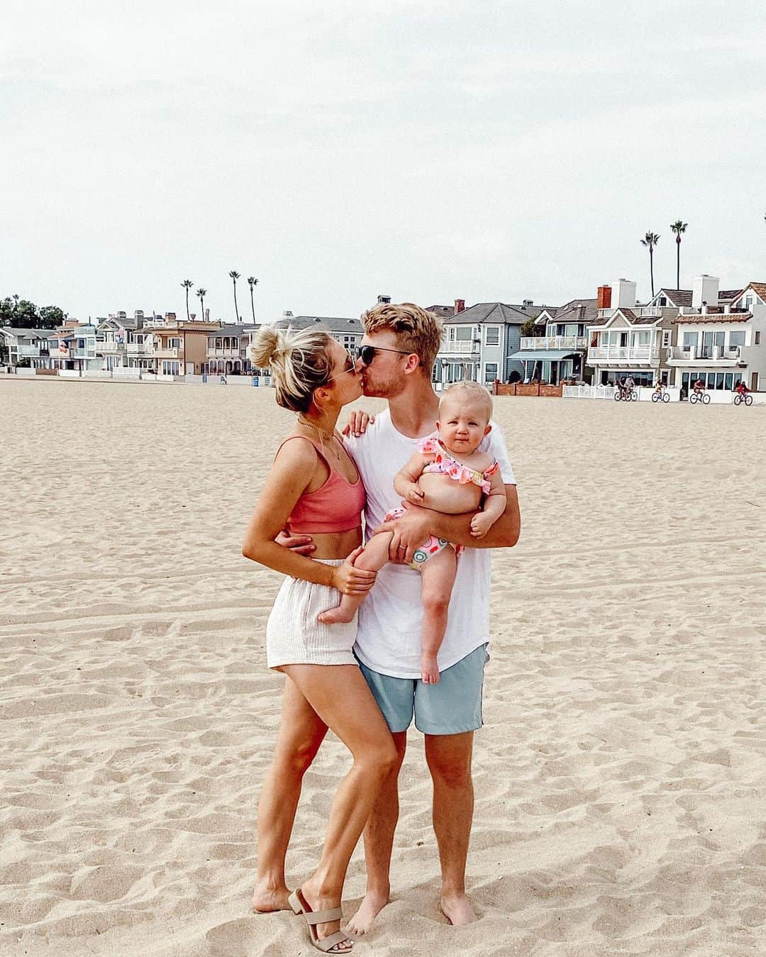 Aspyn Ovard Ferrisさんのインスタグラム写真 - (Aspyn Ovard FerrisInstagram)「2020 vs 2019 v 2018 💕 celebrated 5 years of marriage yesterday! 💍 happy anniversary booboo @parkerferris!」10月24日 23時53分 - aspynovard