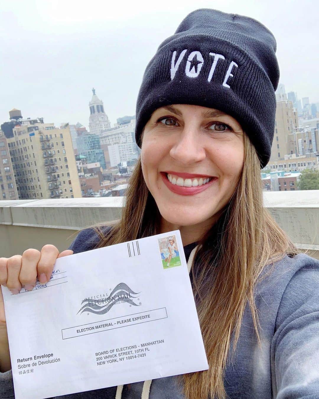 Ilana Wilesさんのインスタグラム写真 - (Ilana WilesInstagram)「I VOTED! I was initially sad about mailing in instead of going to the polls with my girls like I normally would, but having the mail-in ballot allowed us to sit down at the kitchen table, with time to discuss who I was voting for and why, and then fill out the ballot together. I showed them the third party candidates, the importance of the people running for more local positions, the people running uncontested and what it means to vote for one party all the way down the ticket. Then we read and reread the instructions before finally sealing the envelope, walking over to the mailbox, and trusting our Post Office to do its job. Felt good!!! Btw, if you decide to share a ballot selfie, take it of your sealed envelope. It’s illegal to show your actual ballot in a lot of states including New York. Have you voted yet? #ivoted #vote2020」10月25日 0時17分 - mommyshorts