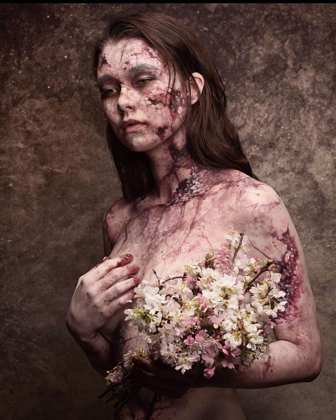 Amazing JIROさんのインスタグラム写真 - (Amazing JIROInstagram)「Now exhibiting at the Joint Gallery @joint_gallery ． Flower Zombie - Spring - ． The flower that is beautiful but “fleeting” and the zombie who “continue to live” even though it’s dead. I depicted the view of life and death, which is opposite by adding the colors of four seasons.  ． Body Paint : Amazing JIRO Flower Collaborator : Daisuke Shimura @daisuke_shim Model : Cera @by.cera @envemanagement Photo : Youhei Kodama @kodamax_photo ． #amazing_jiro #art #exhibition #artexhibition #jointgallery #harajuku #tokyo #facepaint #bodypaint #makeup #sfx #sfxmakeup #fxmakeup #zombiemakeup #zombie #fantasymakeup #scarymakeup #horrormakeup #halloweenmakeup #creativemakeup #crazymakeup #メイク #フェイスペイント #ボディペイント #特殊メイク #ゾンビ #ゾンビメイク #アート #展示会 #原宿」10月25日 0時31分 - amazing_jiro