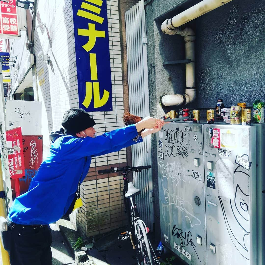 滝沢秀一（マシンガンズ）さんのインスタグラム写真 - (滝沢秀一（マシンガンズ）Instagram)「お祭りの射的。  #つなげビニーのゆめ 　#ゴミアート選手権　#ゴミアート写真館　#おもしろ部門」10月25日 11時21分 - takizawa0914
