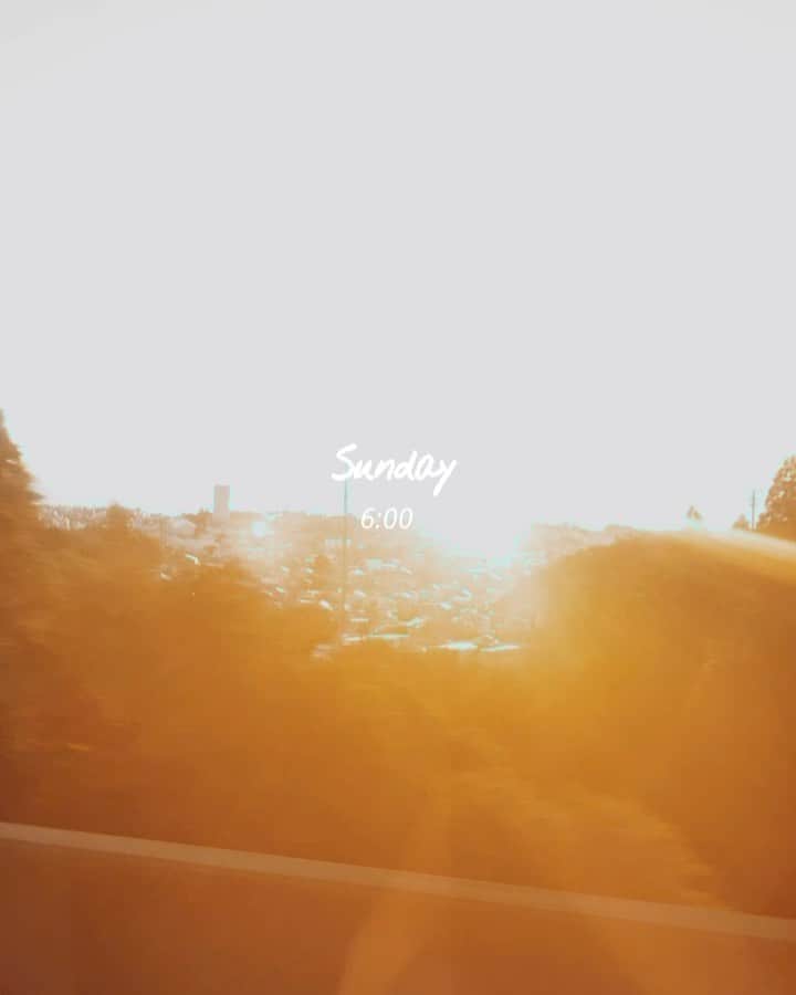 のインスタグラム：「. 朝日見てパワーもらった🌄 早朝帰りも悪くない🙏🏻◎ . 今週はいろんなスケジュールで 全然店頭に立ててなかったな😭 お店のみんなに感謝😌✨ . @eri_koyama_ #朝日 #パワーチャージ #ラストまでがっつり頑張るぞー」